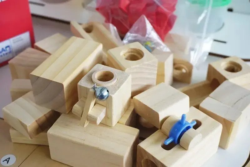 Circuito De Bolitas De Madera Juguete Didáctico Montessori 33 - Imagen 4